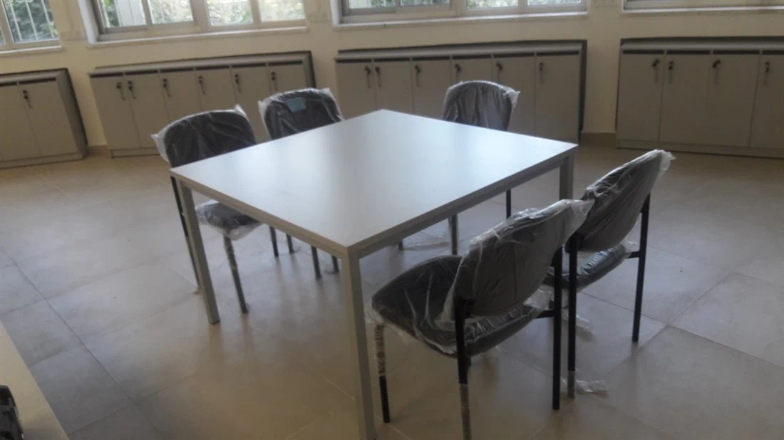שולחן חדר מורים בודד