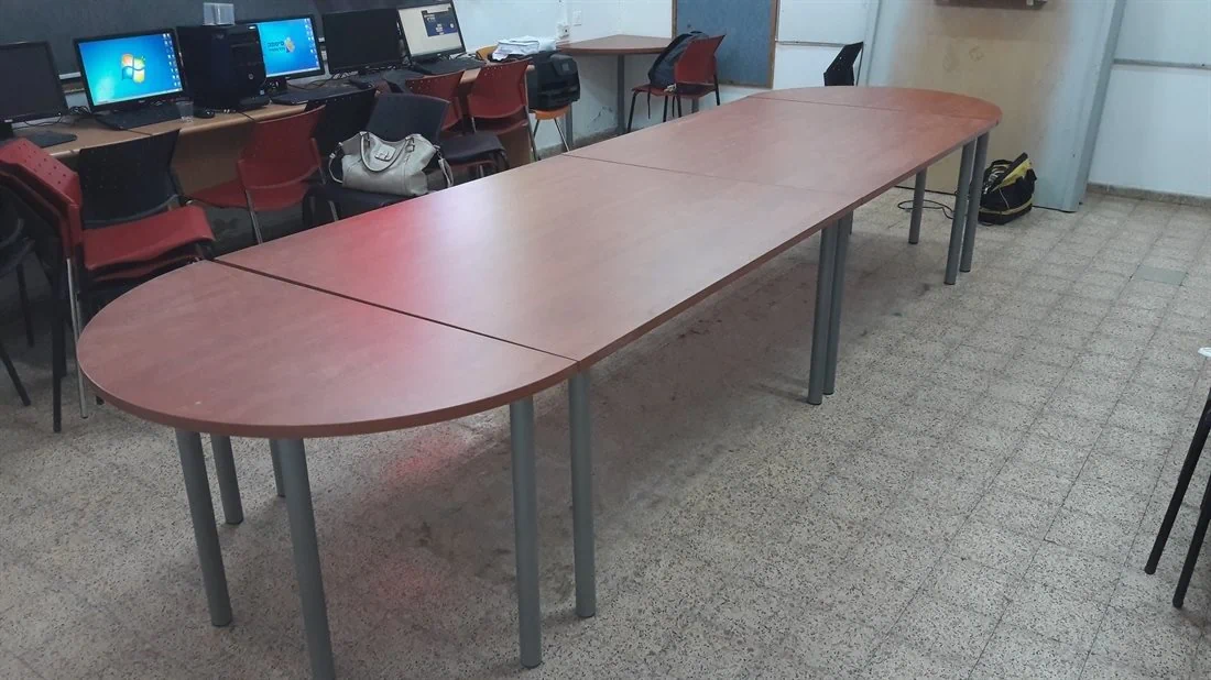 שולחן חדר מורים מורכב מ 4 שולחנות